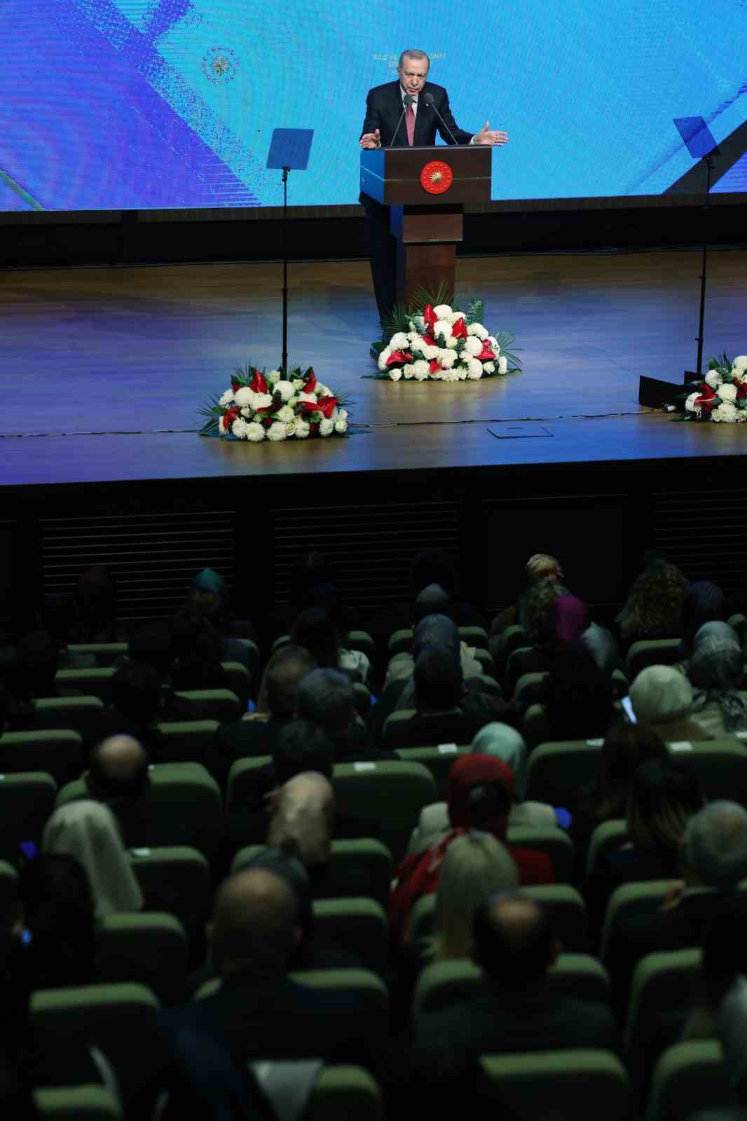 Cumhurbaşkanı Erdoğan: "Evlenecek gençlerimize inşallah yılbaşından itibaren daha yüksek tutarda destekler vereceğiz"