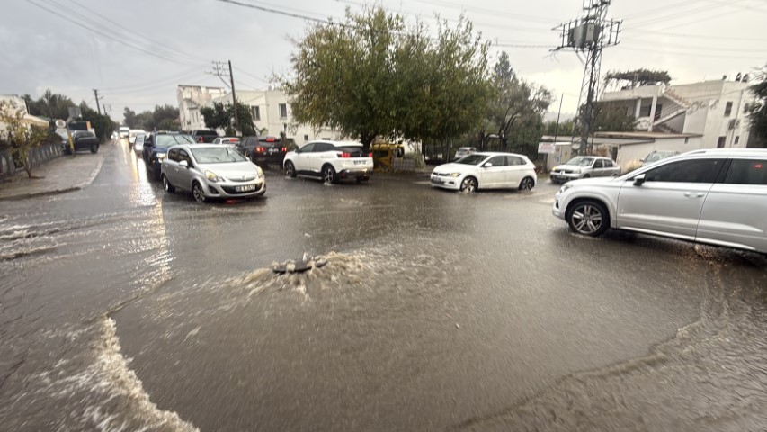 Bodrum sokakları bir saatte göle döndü