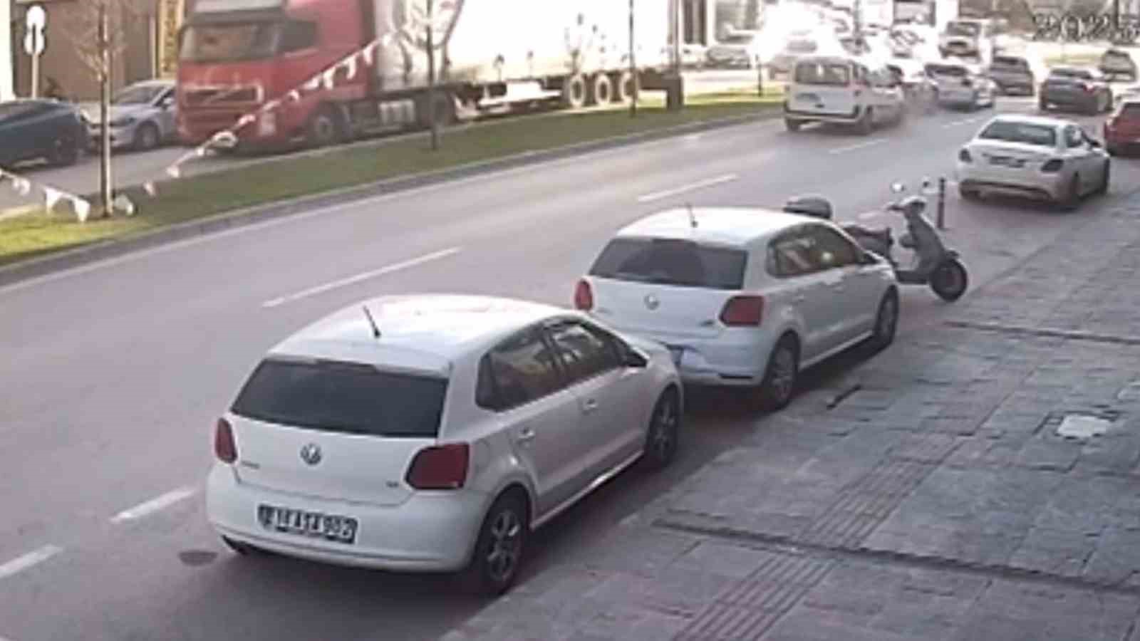 Bursa’da hafif ticari araç cipe çarptı: 1 yaralı
