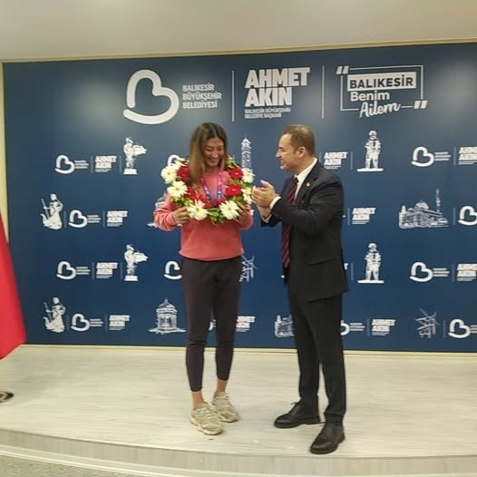 Başkan Akın, milli sporcuları ağırladı
