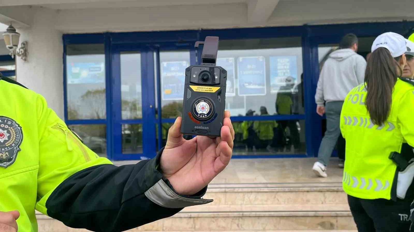 Sinop’ta trafik polislerine yaka kamerası dağıtıldı
