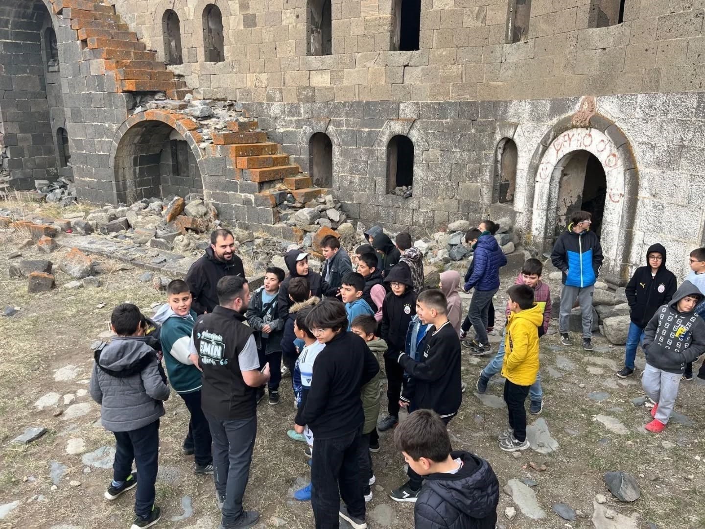 Tarihin izinde ecdada vefa
