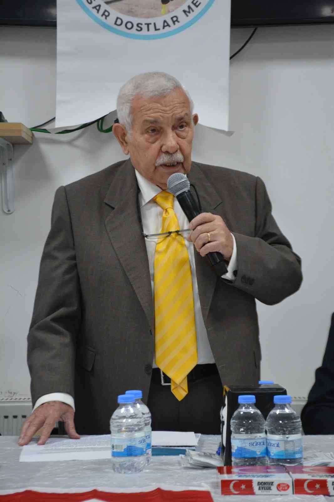 Akhisar’da Öğretmenler Günü buluşmasında tecrübeli öğretmenlerden ders
