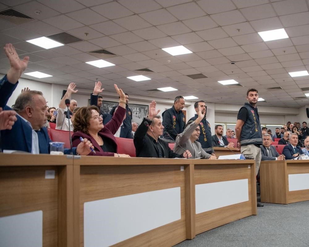 Plan Bütçe Komisyonu Üyesi Güler: "Aydın’ın milyarlık yatırımlarını engelliyorlar"
