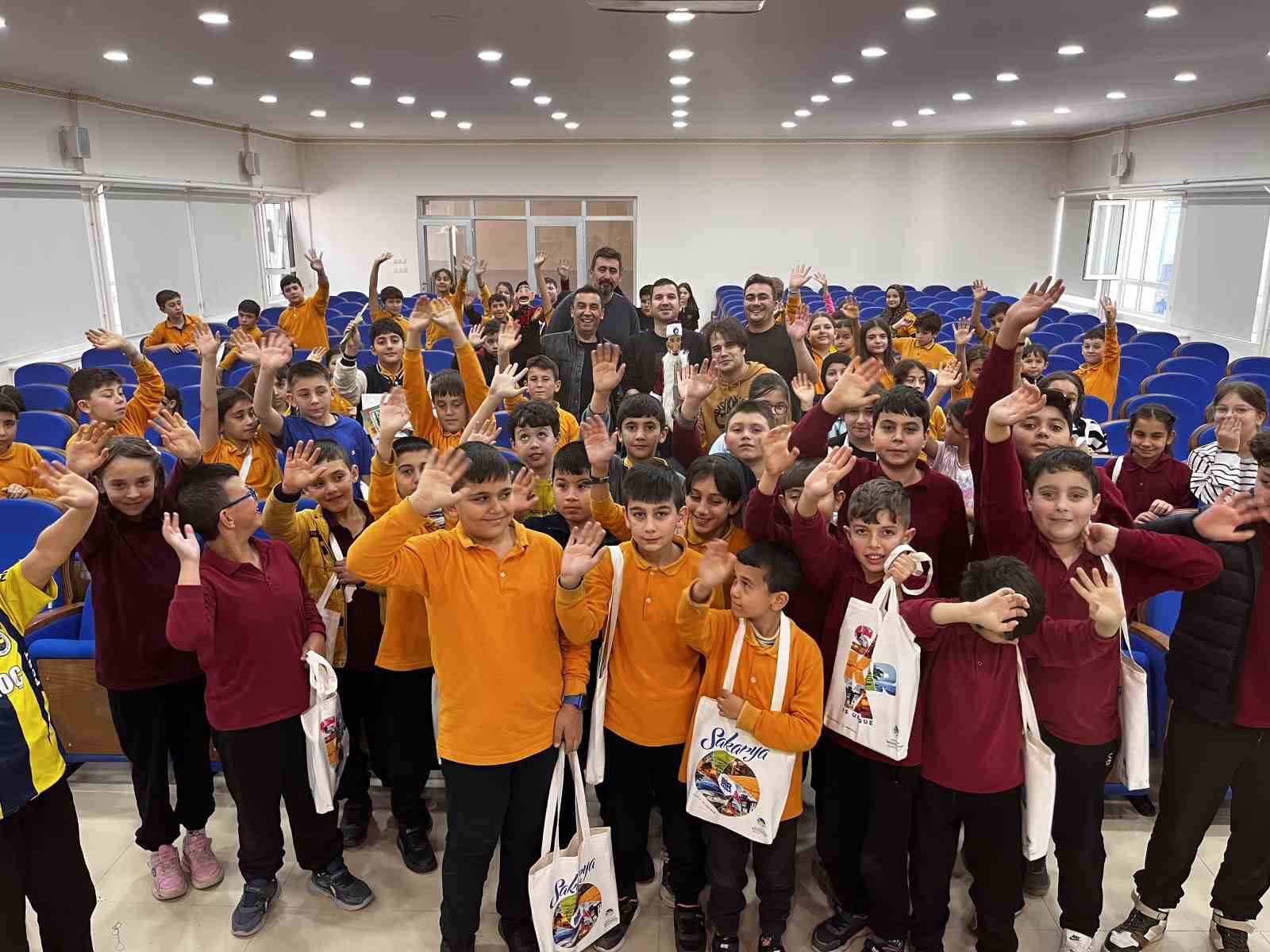 Taraklı’da ‘Çok Bilmiş İbiş’ gösterisi büyük ilgi gördü