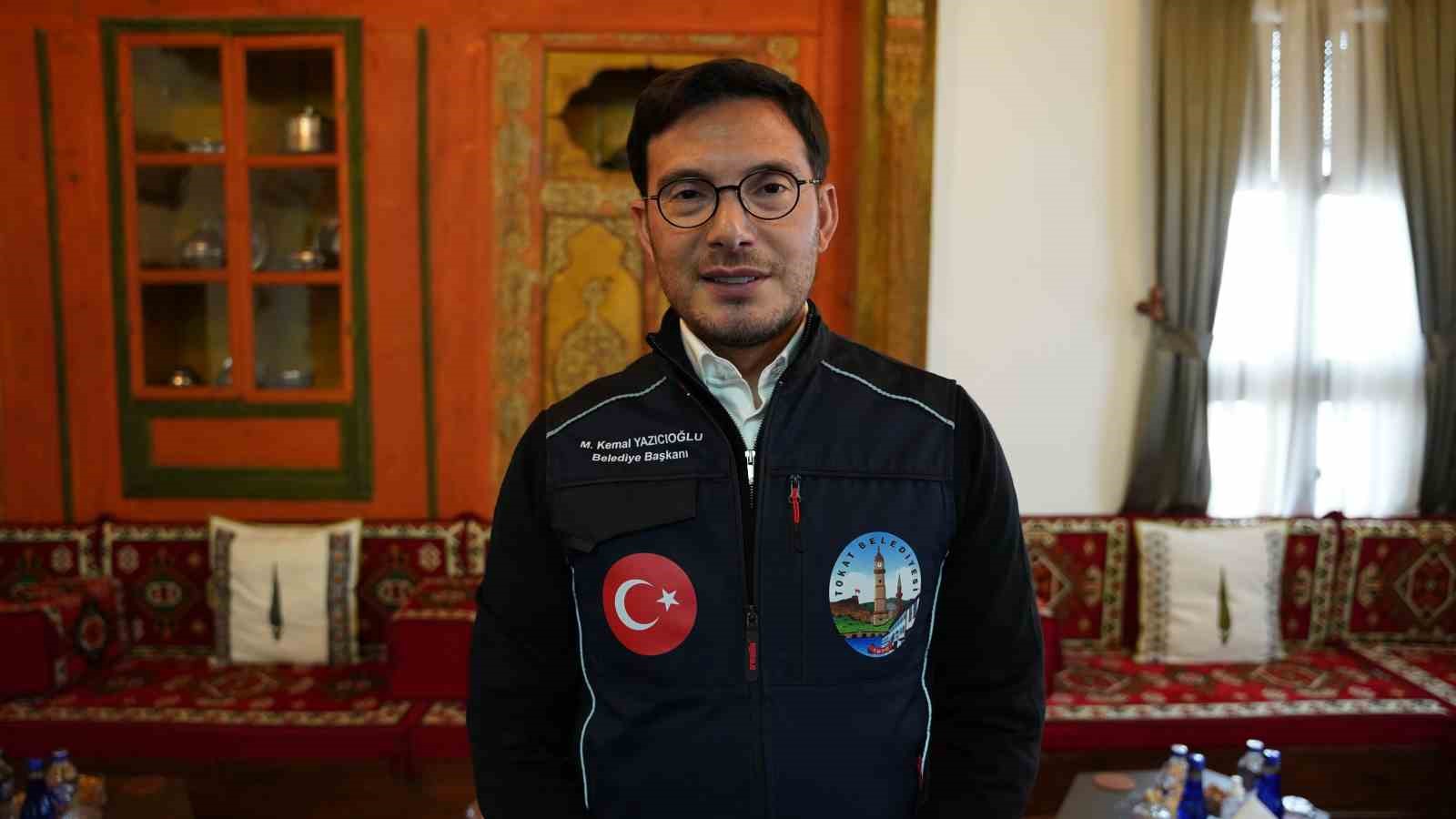 Efsane valinin oğlu 45 yıl sonra babasının makam aracını bulup satın aldı
