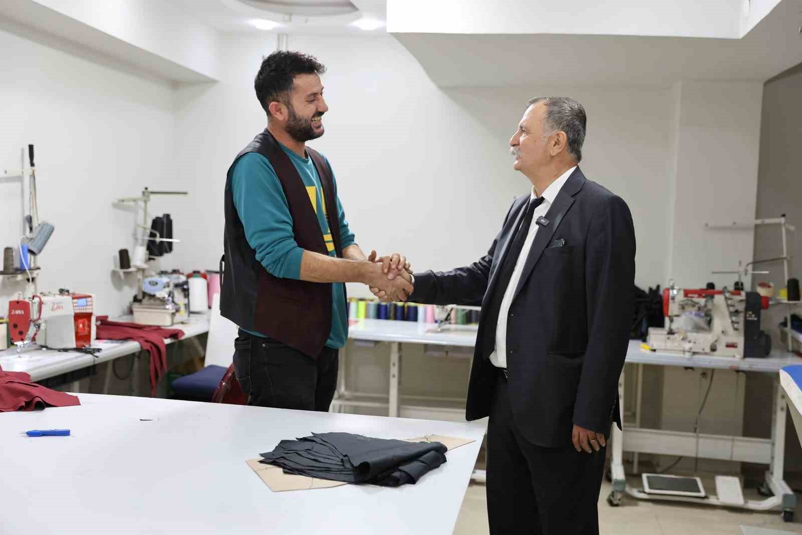 Komşu esnafın sorunlarını yerinde dinledi
