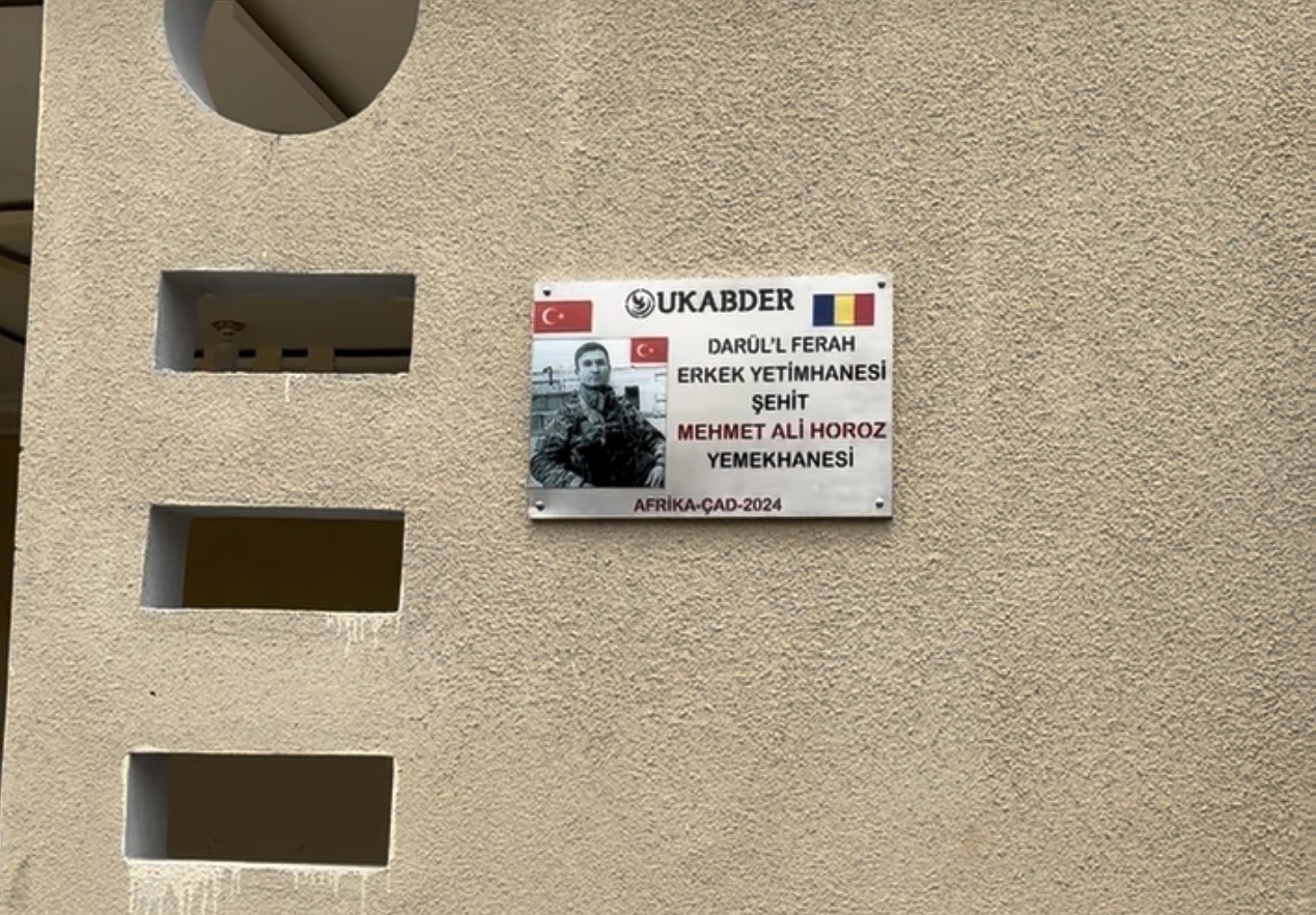 UKABDER’den şehitler için anlamlı anma programı: Çad’da yetimlere yemek ikram edildi, dualar edildi
