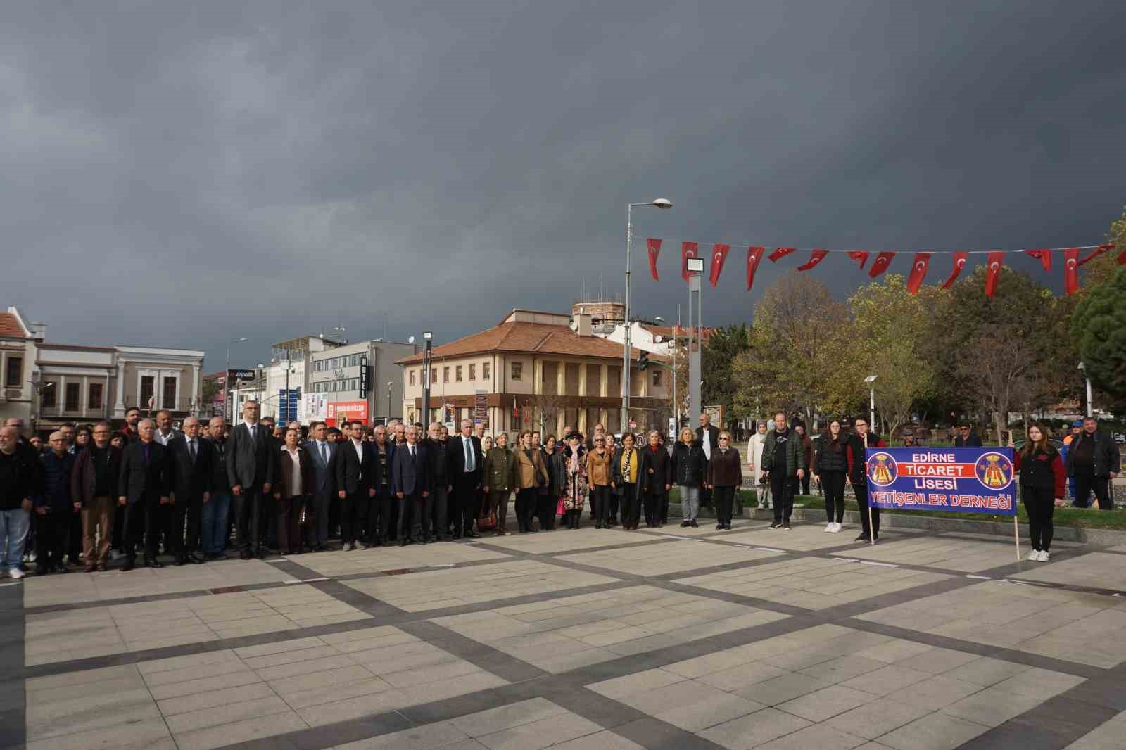 Edirne’de Ticaret Lisesi mezunları Selimiye’nin gölgesinde buluştu