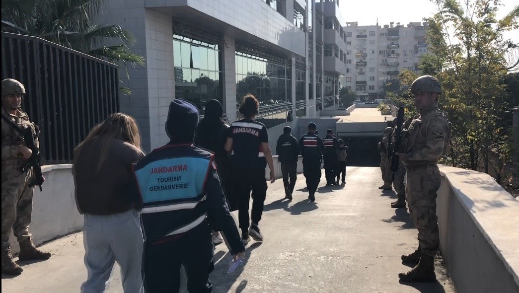 Mersin’deki kara para aklama ve yasadışı bahis operasyonu:4’ü hakem 32 şüpheli tutuklandı
