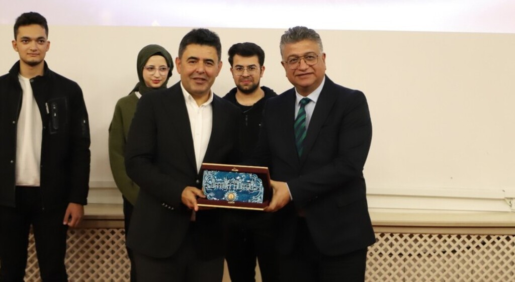 Bakan Yardımcısı Boyraz, öğrencilere "Türkiye Yüzyılı’nda Ulaştırma Vizyonu"nu anlattı
