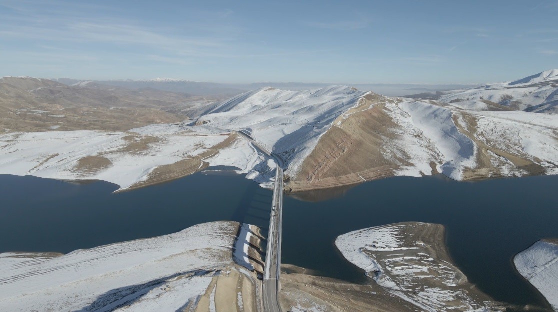 Turnaçayırı Barajı’nda masalsı kış: Kar yağışı manzarayı değiştirdi