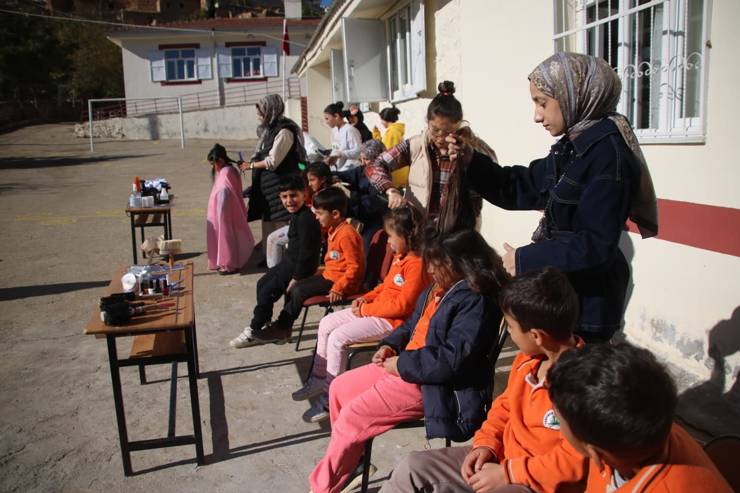 Silvan’da çocukların saç bakımları yapıldı
