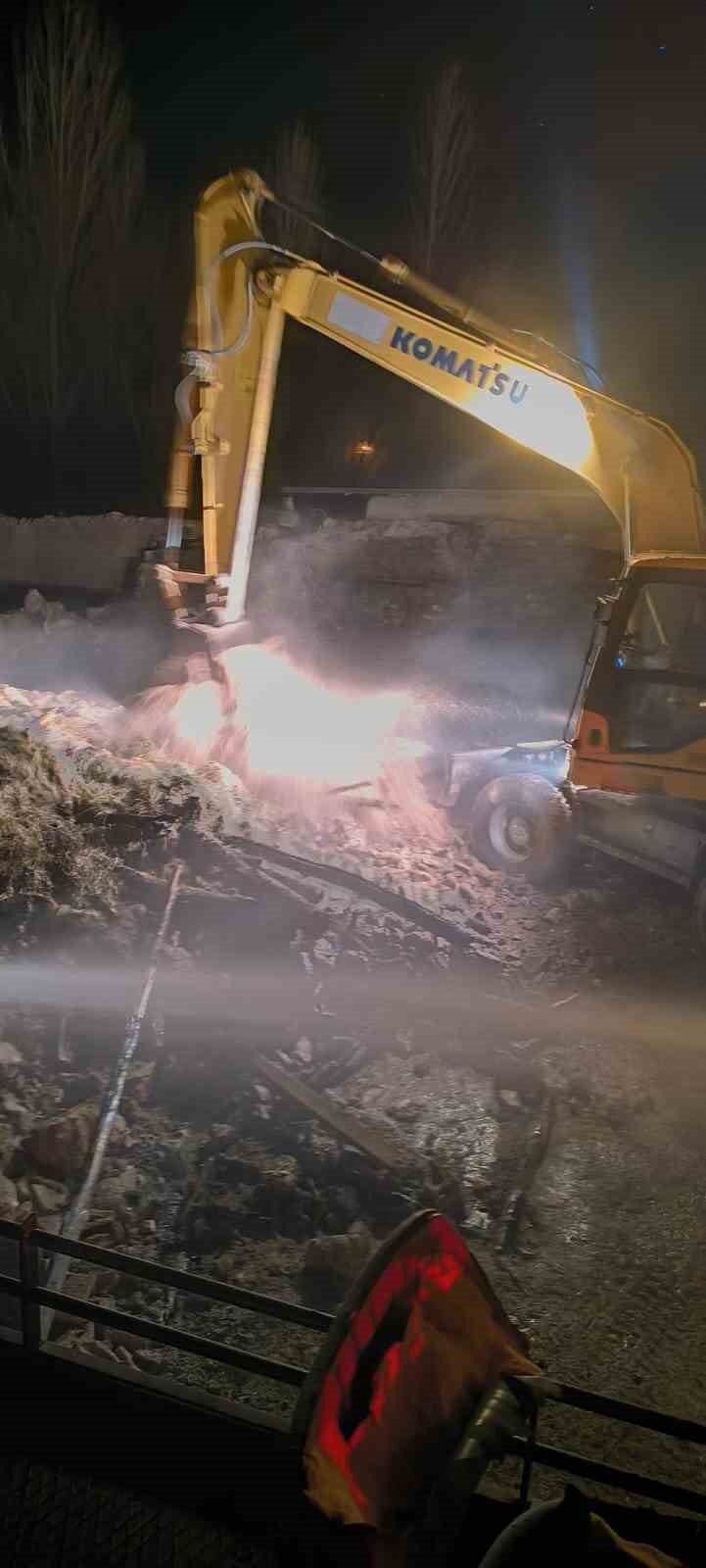 Van’da samanlık yangını
