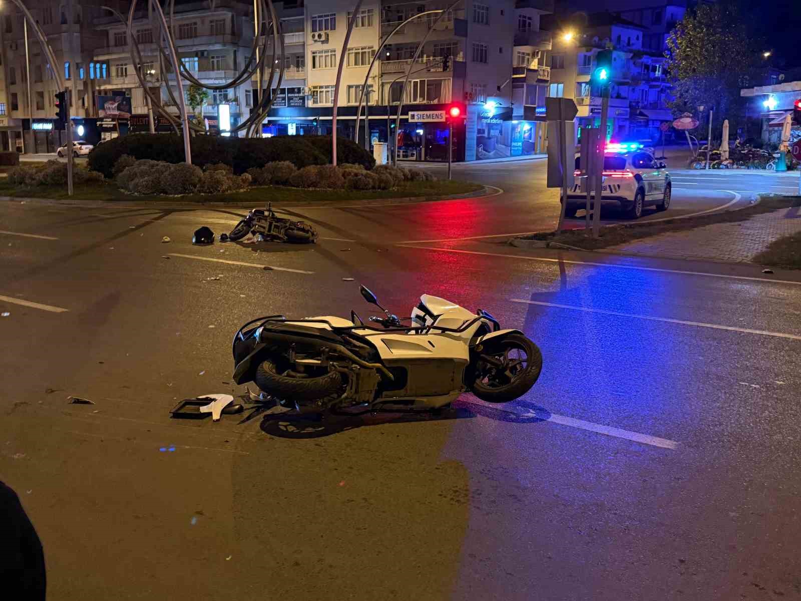 Gazipaşa’da motosiklet ve elektrikli motosiklet çarpıştı: 4 yaralı
