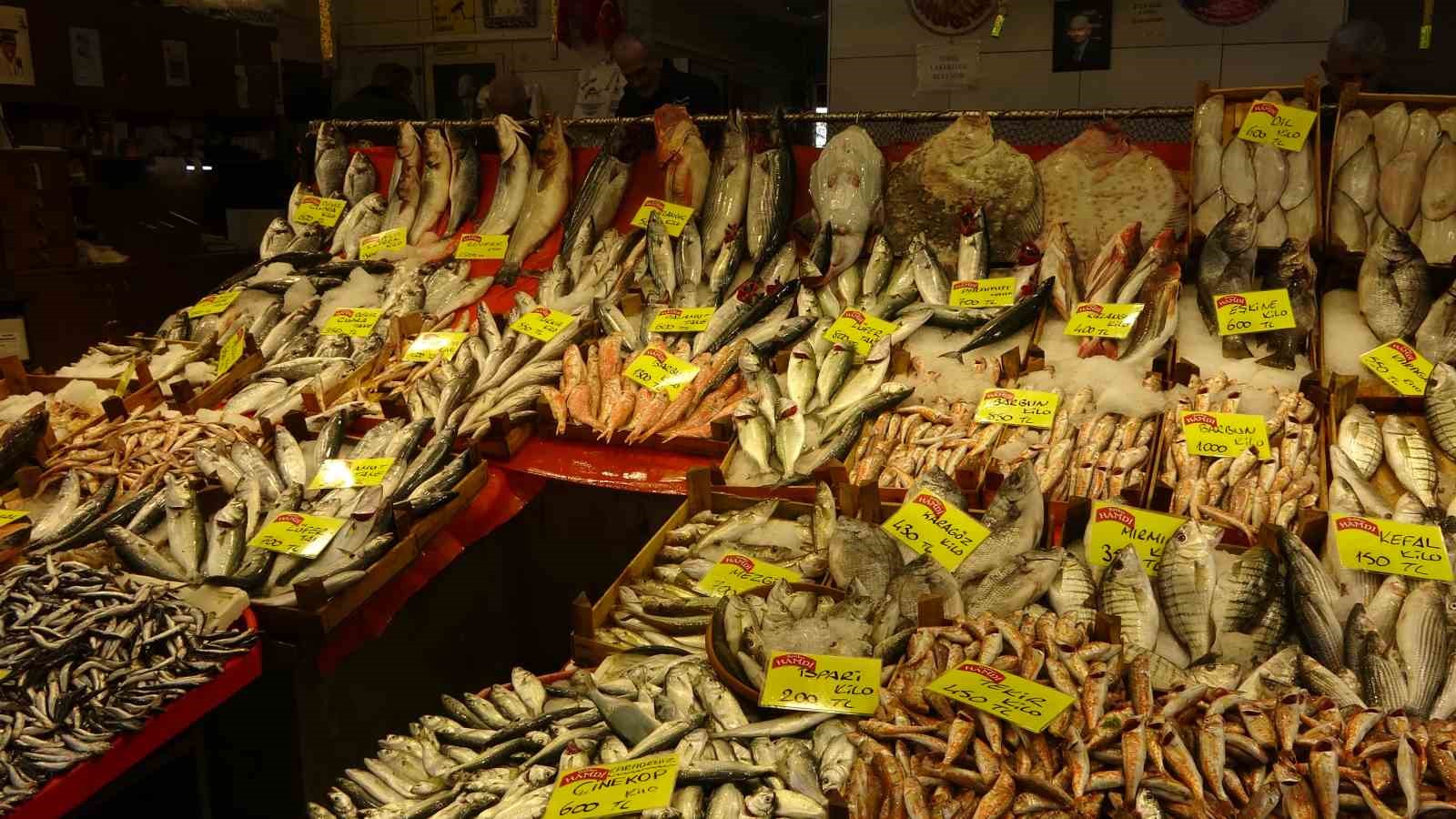 Balık tezgahlarında bolluk yok ama çeşit çok
