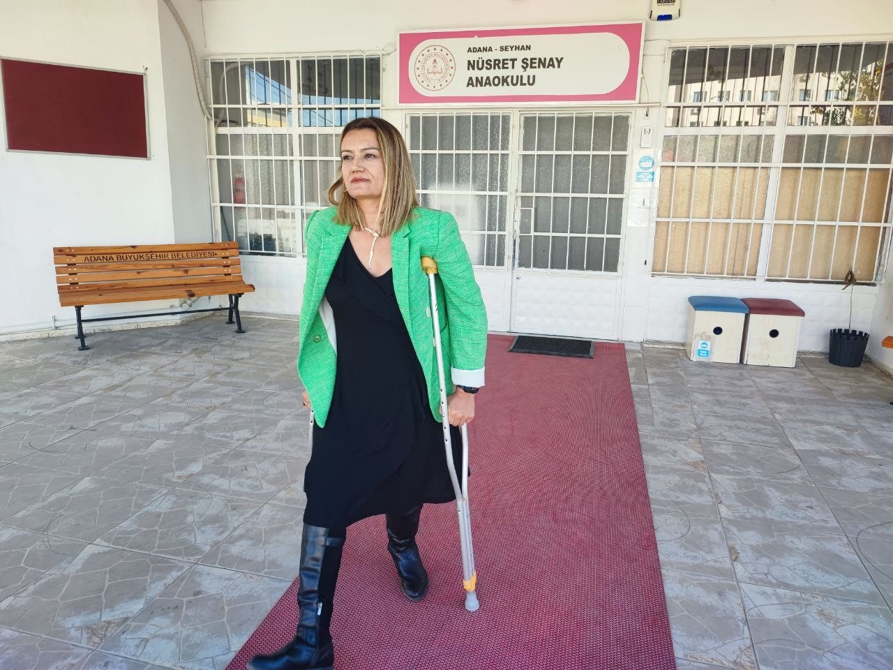 Doğuştan koltuk değneğine mahkumdu, yılmadı öğretmen oldu
