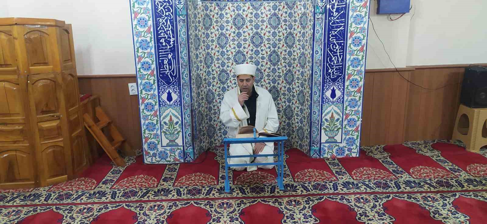 Cemaat Mutaflar Camii’nde vatandaşlar sabah namazında bir araya geldi
