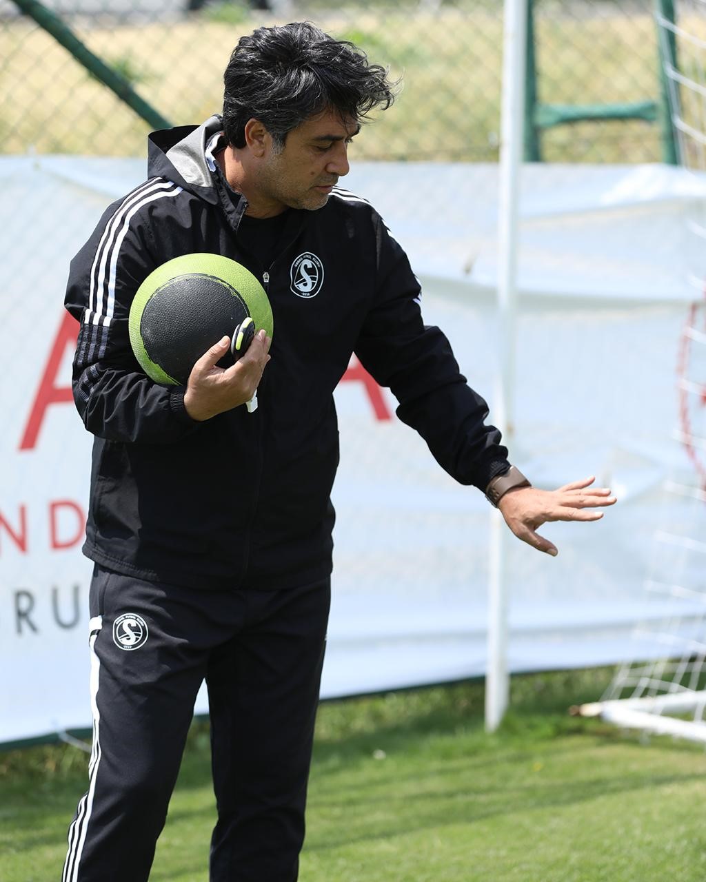 Sebahattin Tekin: "Teknik direktörlük artık bir meslek değil, çok boyutlu bir mücadele"