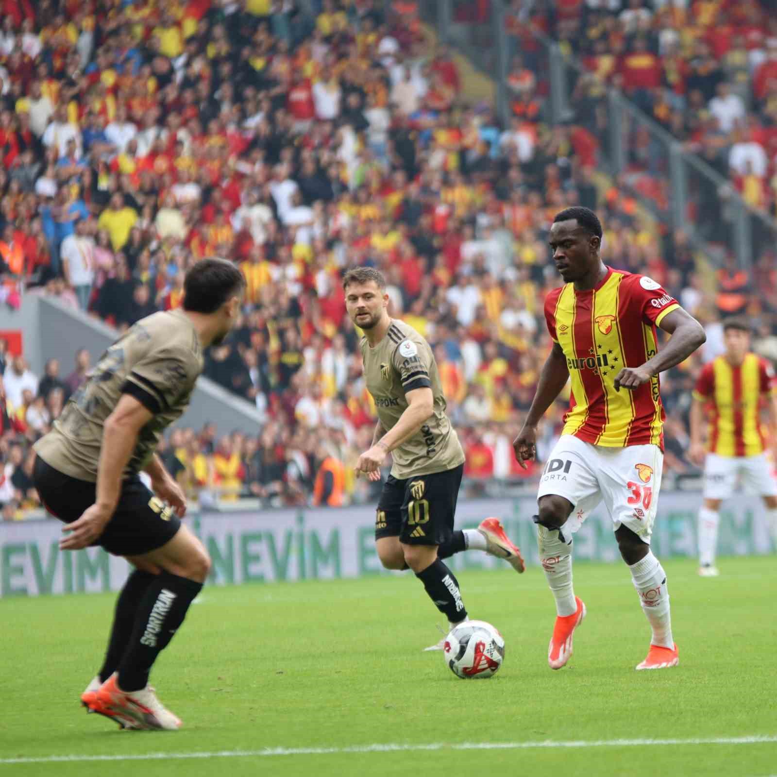 Trendyol Süper Lig: Göztepe: 0 - Kocaelispor: 0 (İlk yarı)
