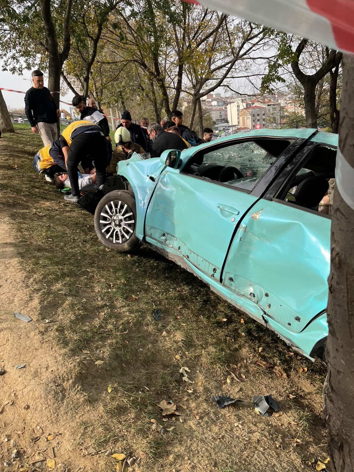 Esenler’de otomobil şarampole yuvarlandı: Sürücü ağır yaralandı
