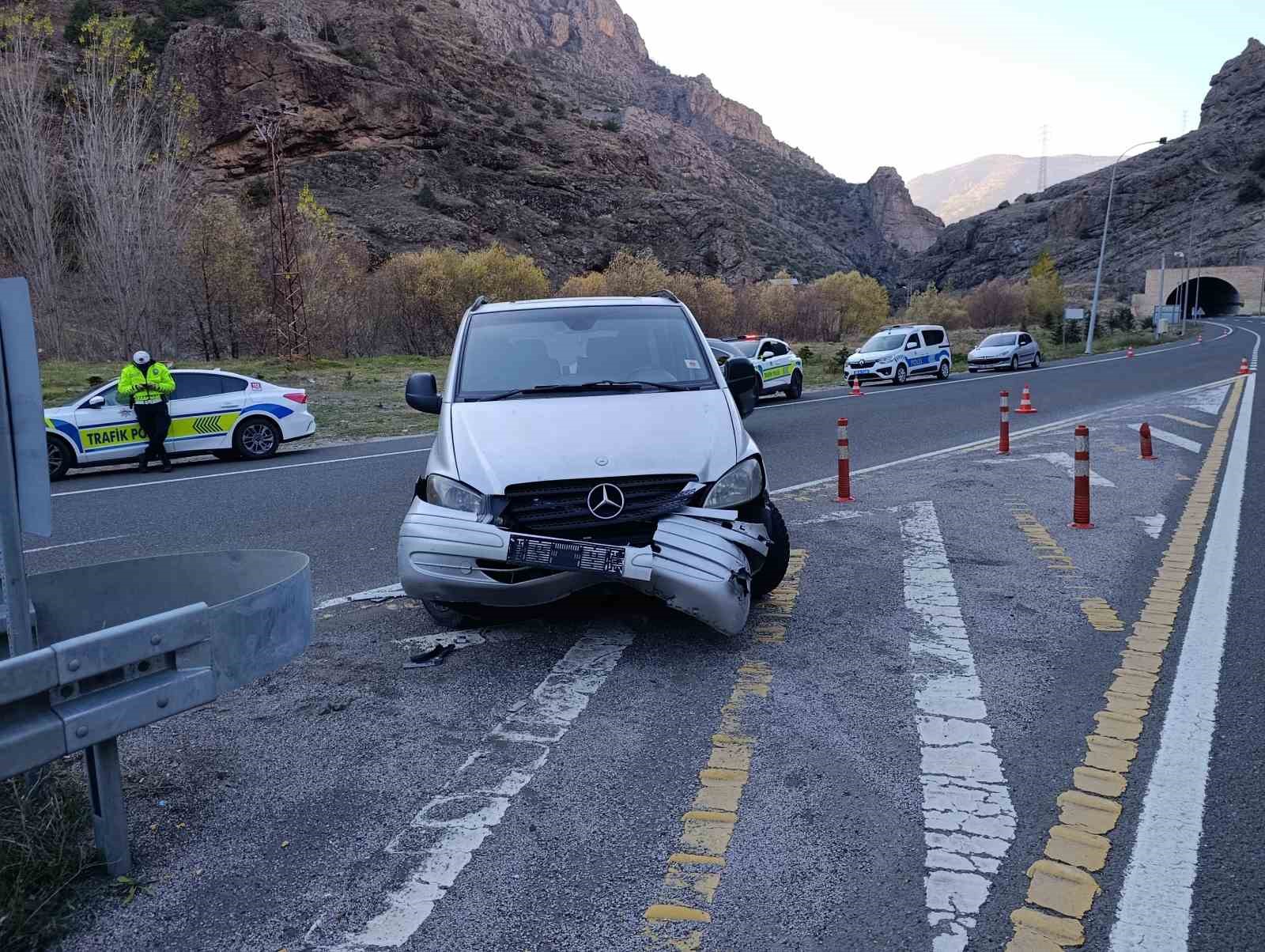 Gümüşhane’de iki araç çarpıştı: 4 yaralı
