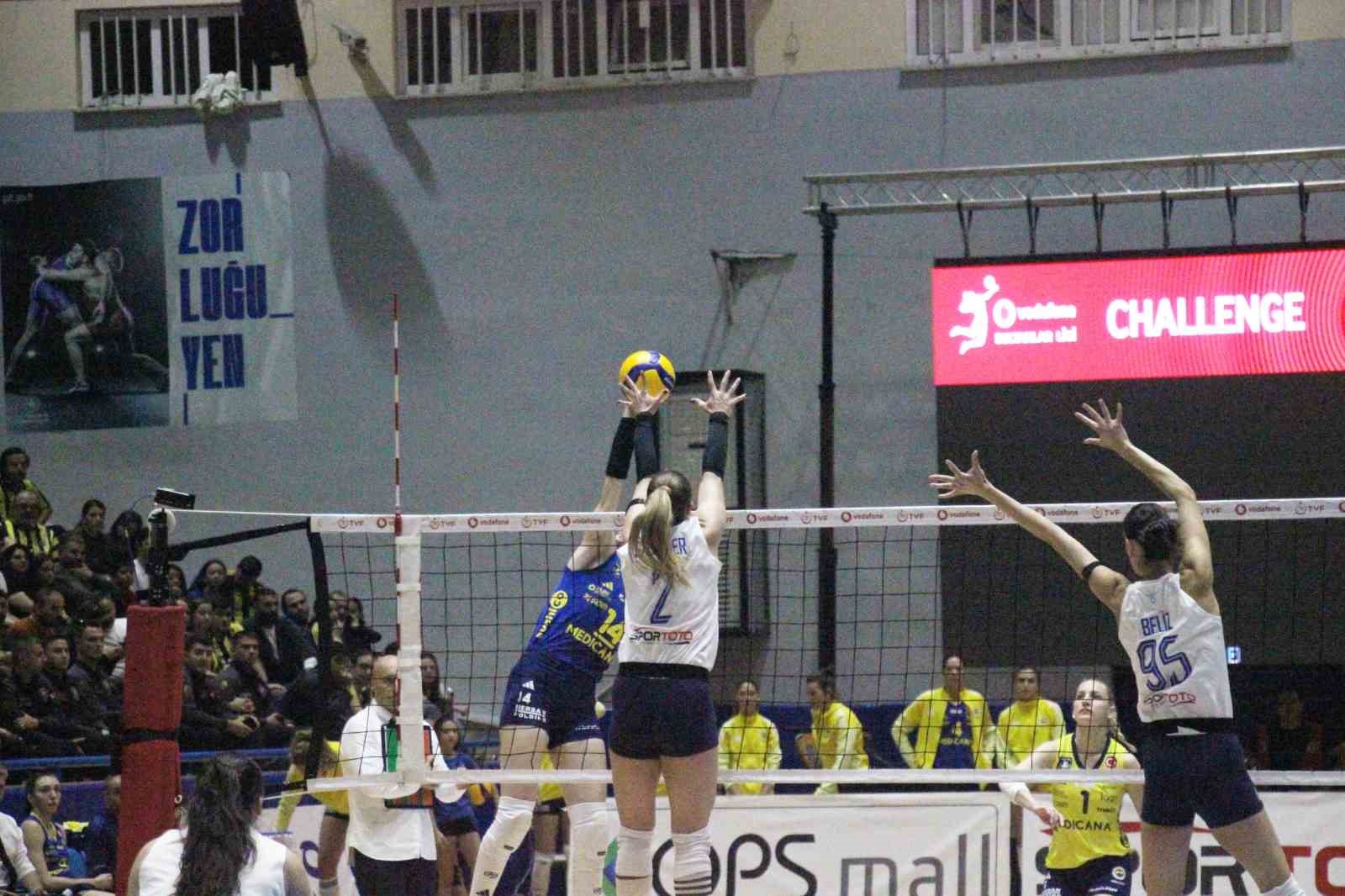 Sultanlar Ligi: Aydın Büyükşehir Belediyespor: 1 - Fenerbahçe Medicana: 3