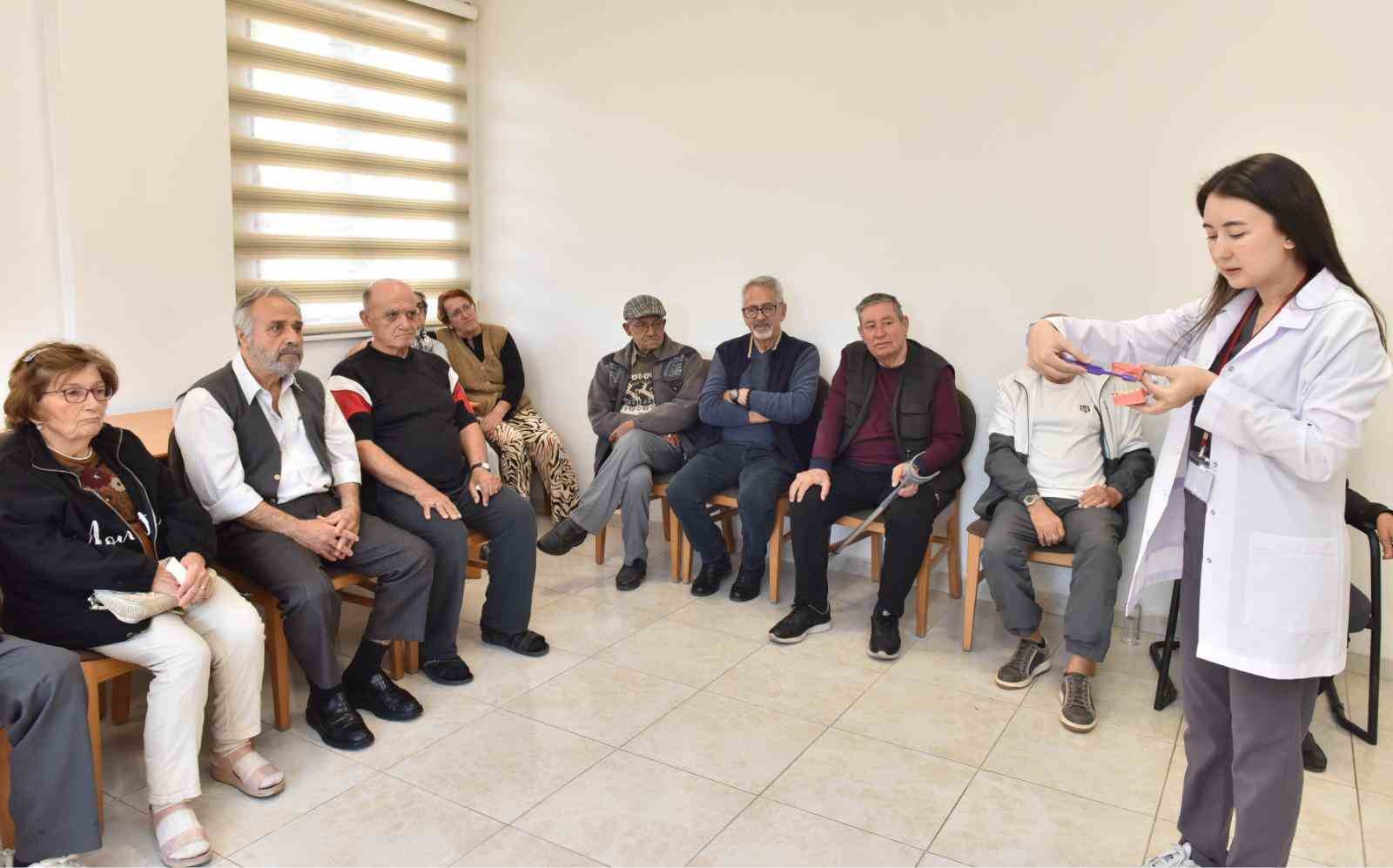 Kepez Belediyesi’nden huzurevi sakinlerine ağız ve diş sağlığı taraması
