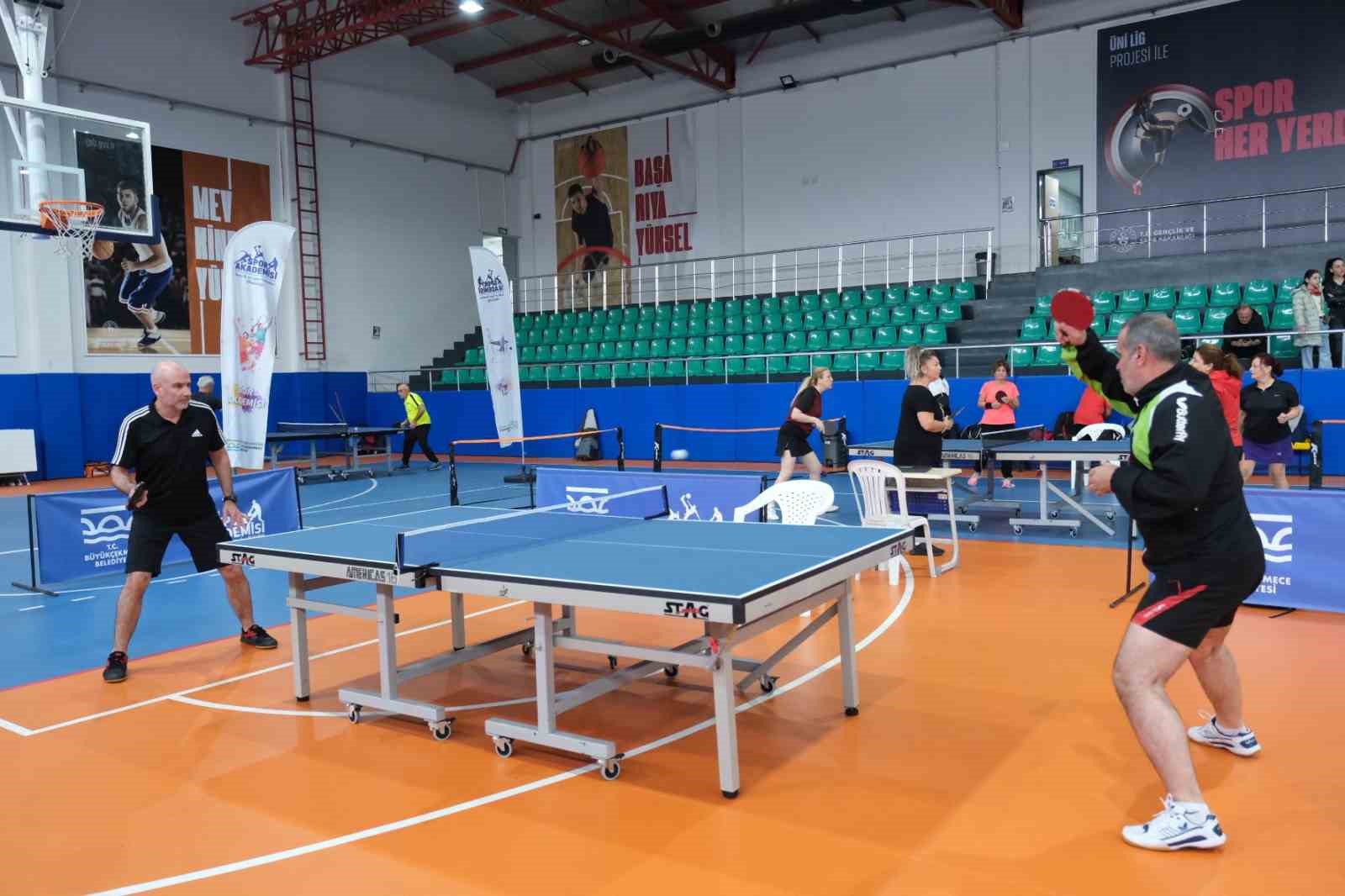 40 Yaş Üstü Masa Tenisi Turnuvası’nda heyecan zirveye çıktı