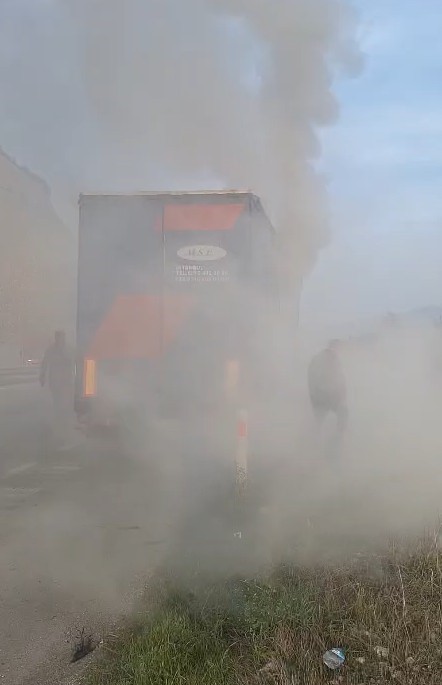 Tokat’ta tır sürücüsünün hızlı müdahalesi muhtemel faciayı önledi