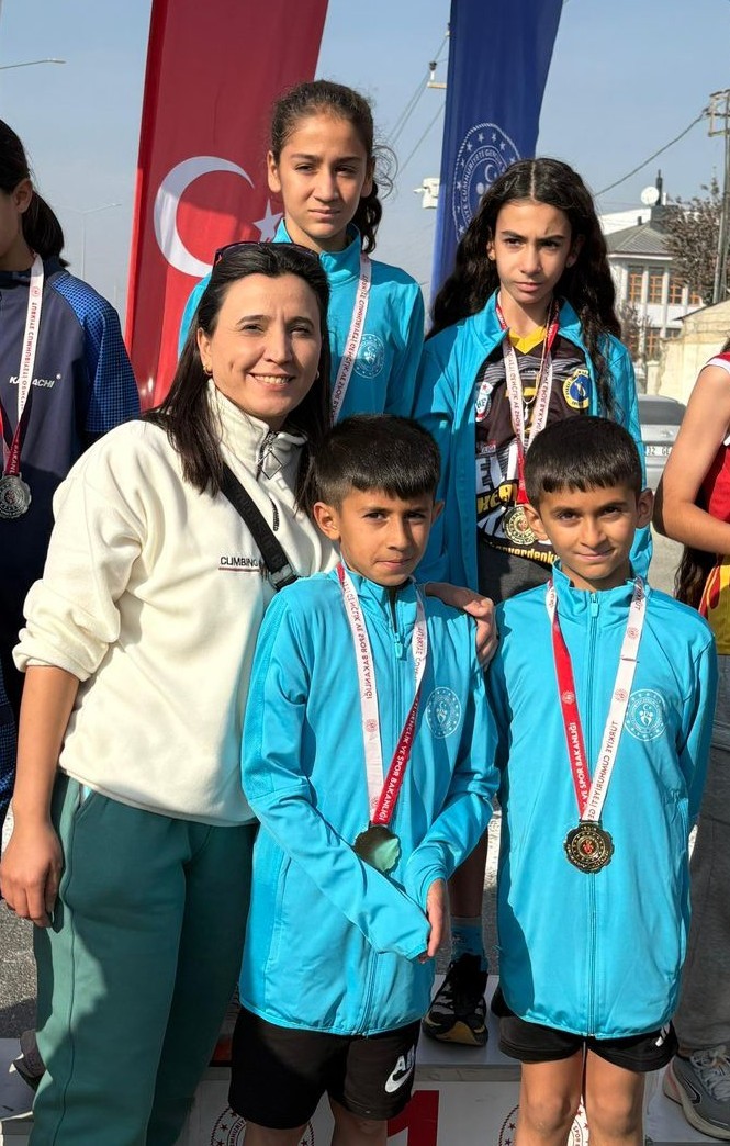 Elazığ 1. etap kros yarışmasında bölge birincisi
