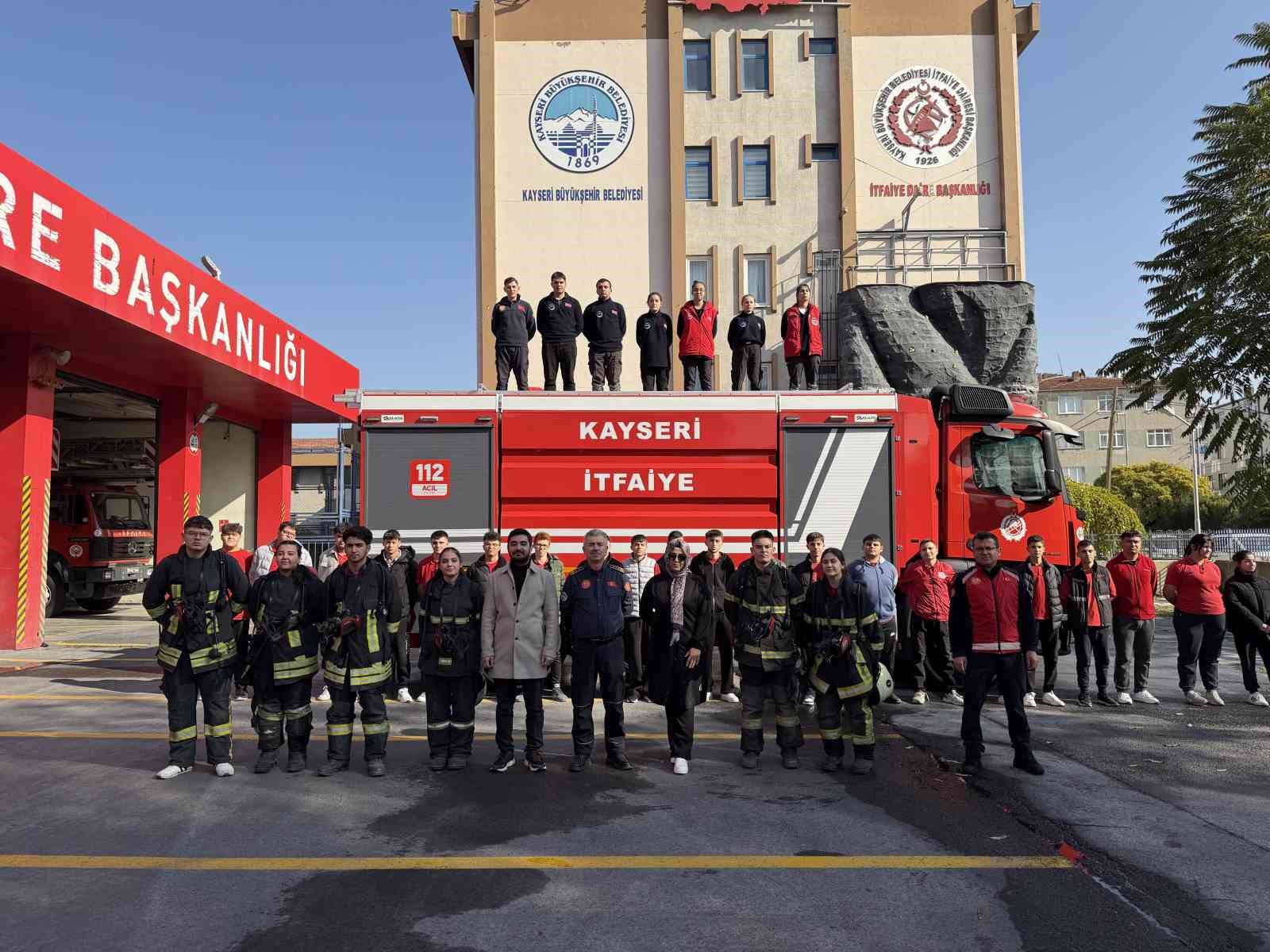 Büyükşehir itfaiyesinden stajyer lise öğrencilerine eğitim desteği
