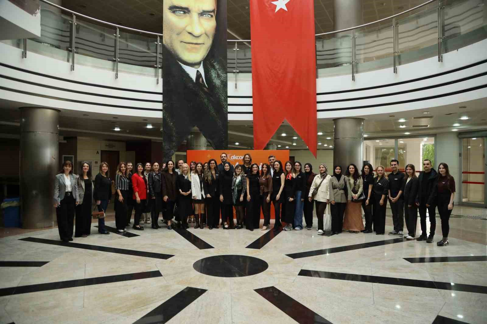 Akcoat ve SAÜ’den kadınlar için birlikte güçlüyüz mesajı
