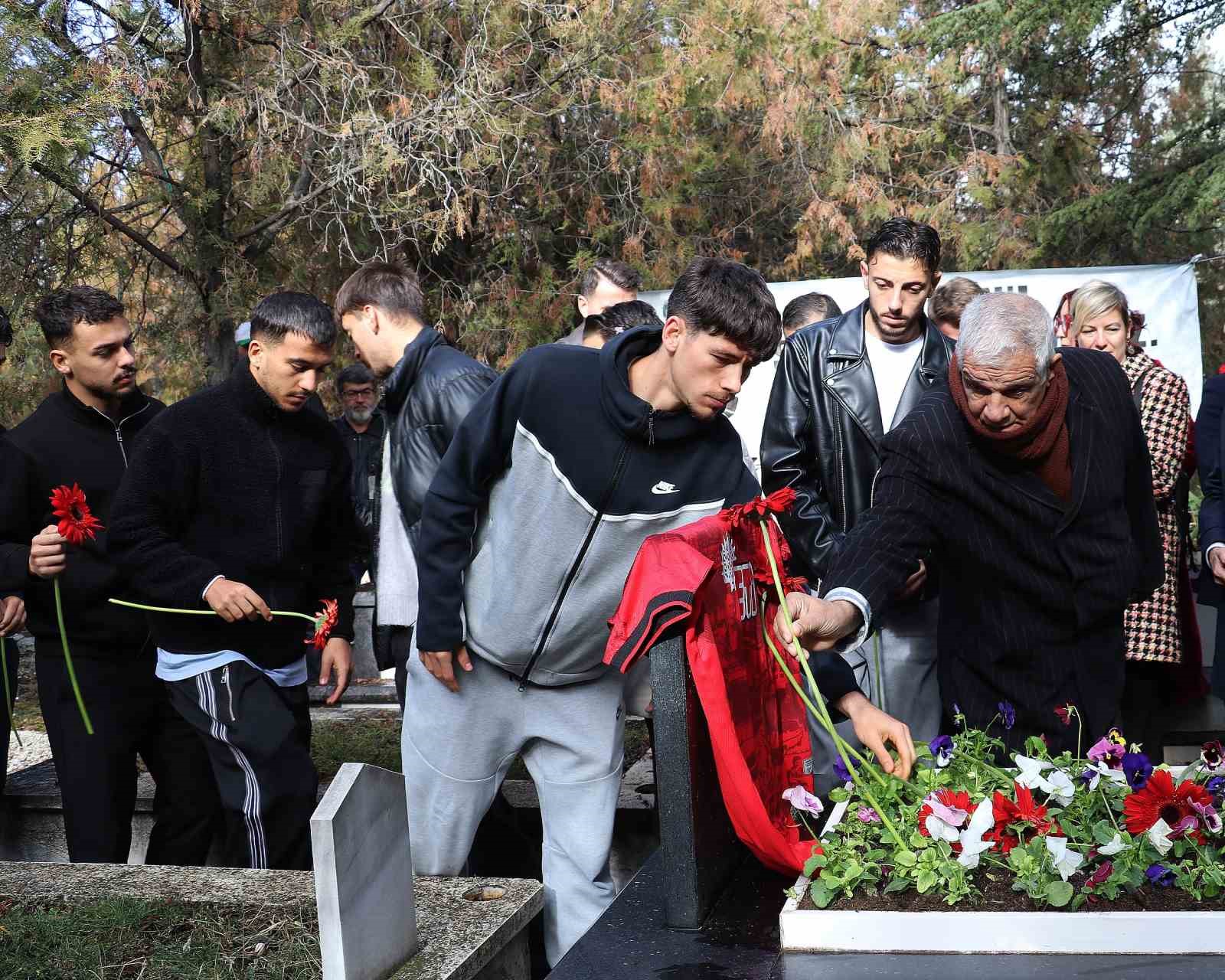 Milli kaleci Sinan Alağaç, vefatının 40’ncı yılında anıldı
