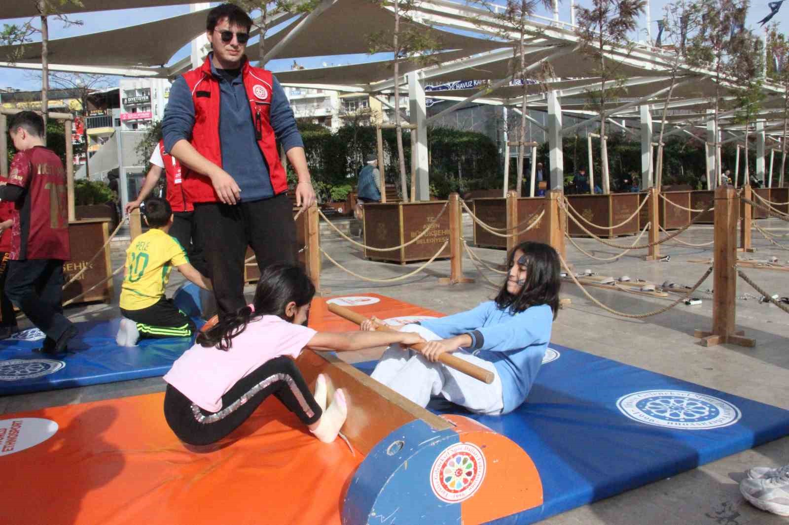 Geleneksel Oyun Tırı Aydınlılarla buluştu
