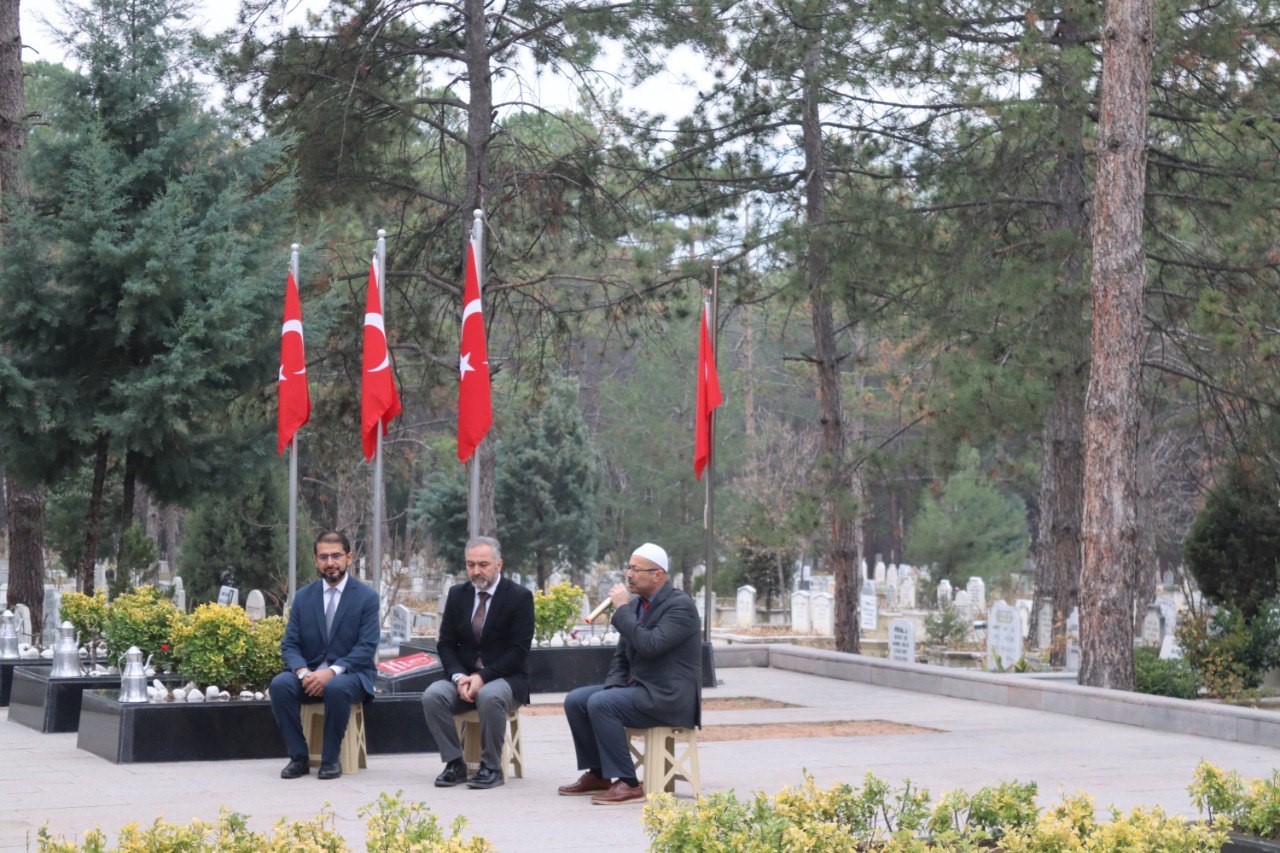 Şehit Öğretmen Aybüke Yalçın kabri başında dualarla anıldı