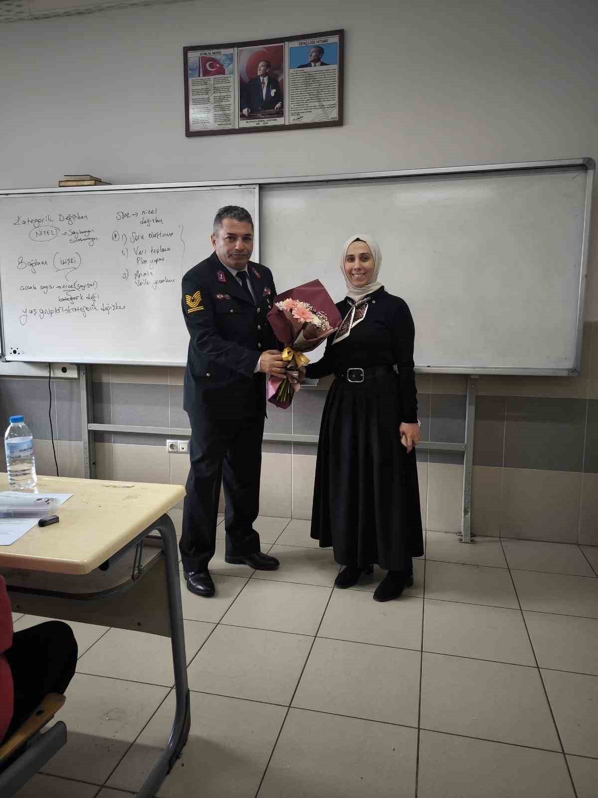 Şehit kızı öğretmen unutulmadı