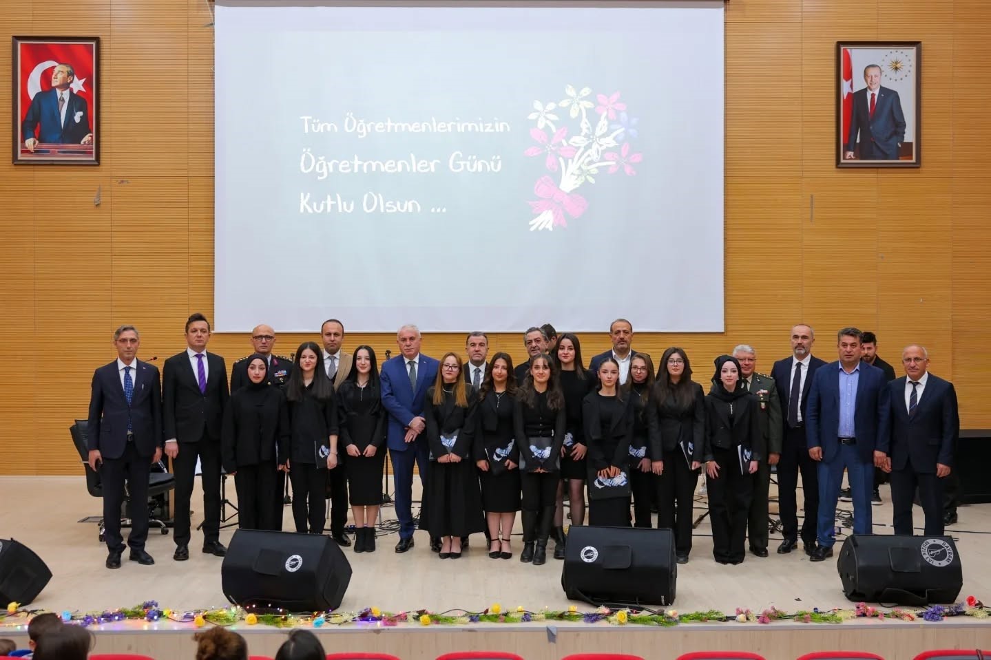 Bayburt’ta Öğretmenler Günü düzenlenen programla kutlandı