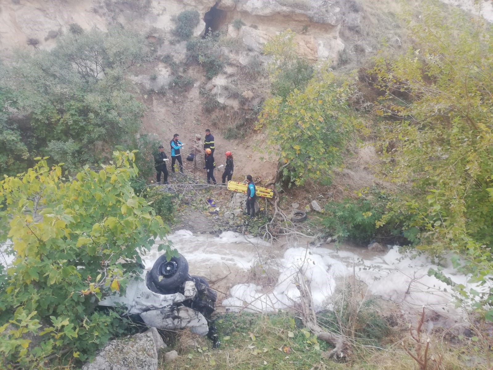 Siirt’te araç uçuruma yuvarlandı, ölü ve yaralıya bir gün sonra ulaşıldı
