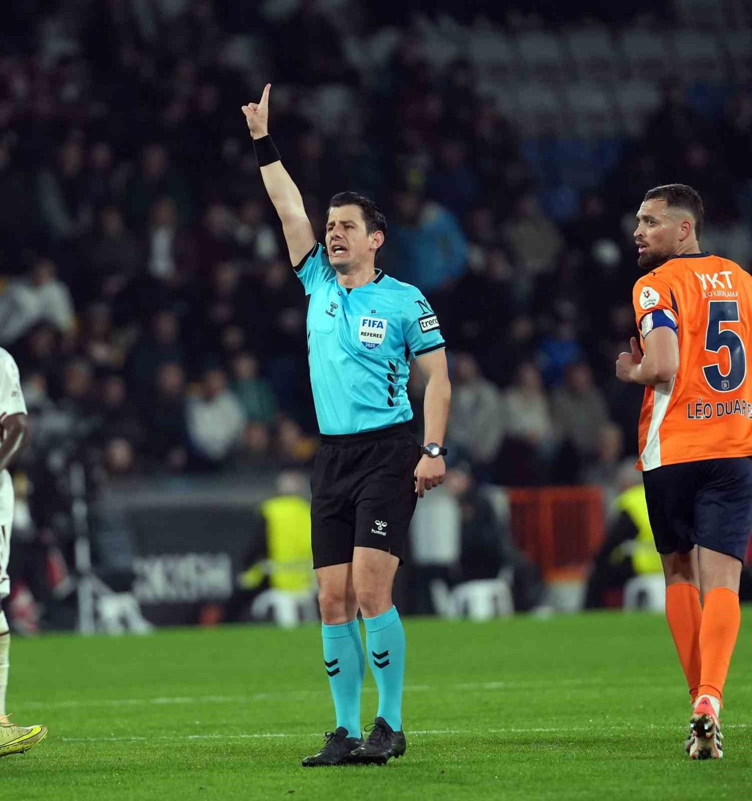 Trendyol Süper Lig: RAMS Başakşehir: 2 - Trabzonspor: 1 (İlk yarı)
