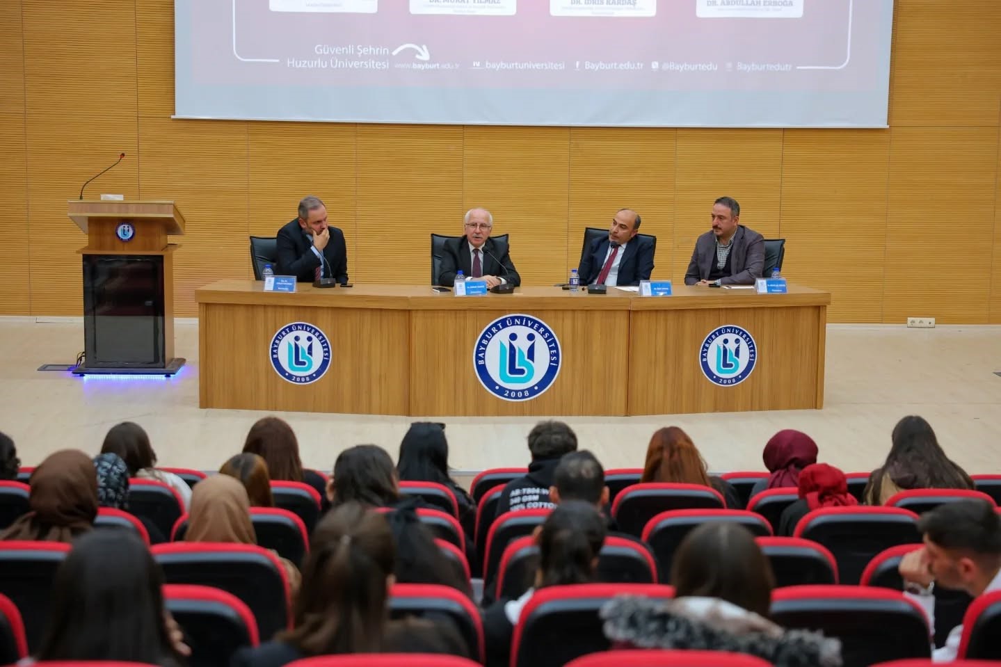 Bayburt’ta ‘Cumhuriyetin İkinci Asrında Türkiye Yüzyılı’ paneli düzenlendi