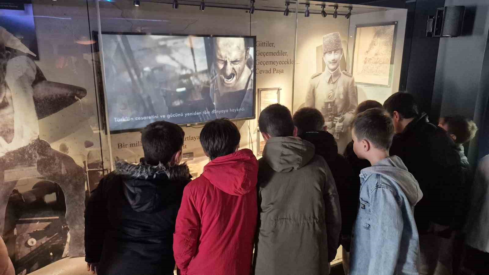 Destanı anlatan tıra yoğun ilgi
