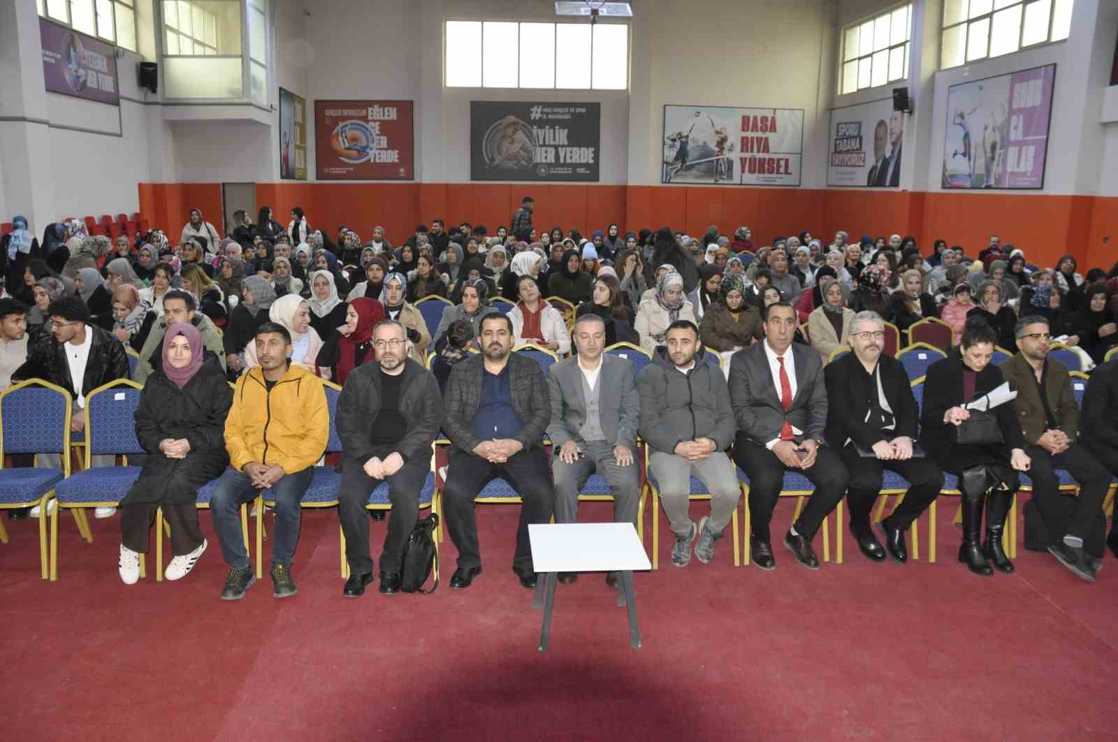 Bulanık’ta "Maarif Modeli Aile Konferansı" yoğun ilgi gördü
