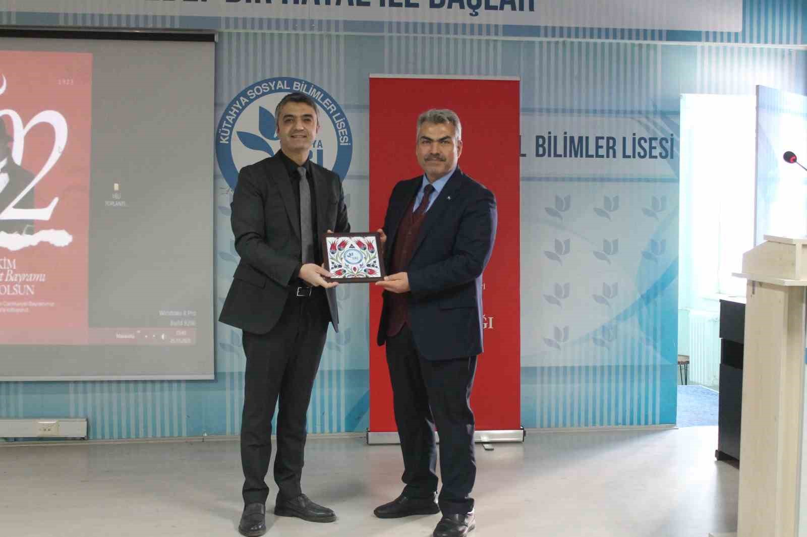 Gençler, ’Dijital Okuryazarlık ve Dezenformasyonla Mücadele’ konularında bilinçleniyor
