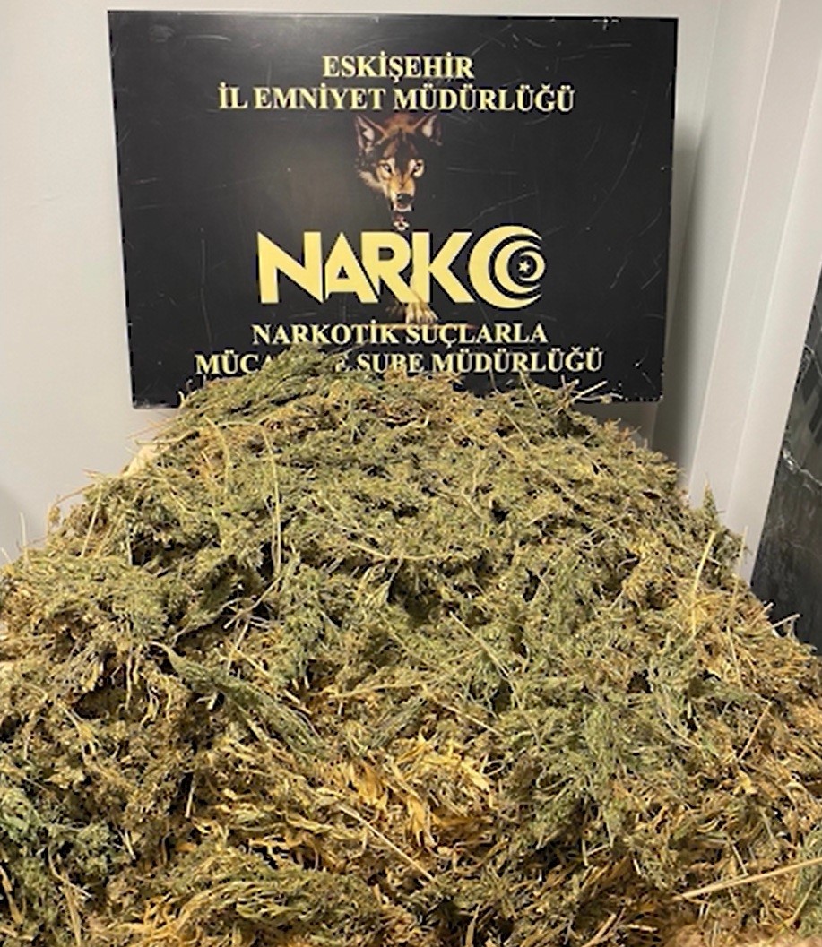 Patates çuvallarına gizlenmiş 14 kilo 40 gram esrar ele geçirildi, 2 kişi tutuklandı