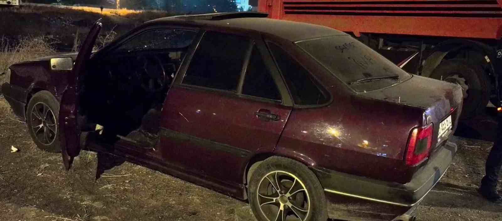 Otomobil içinde bıçaklı kavga: 3 yaralı
