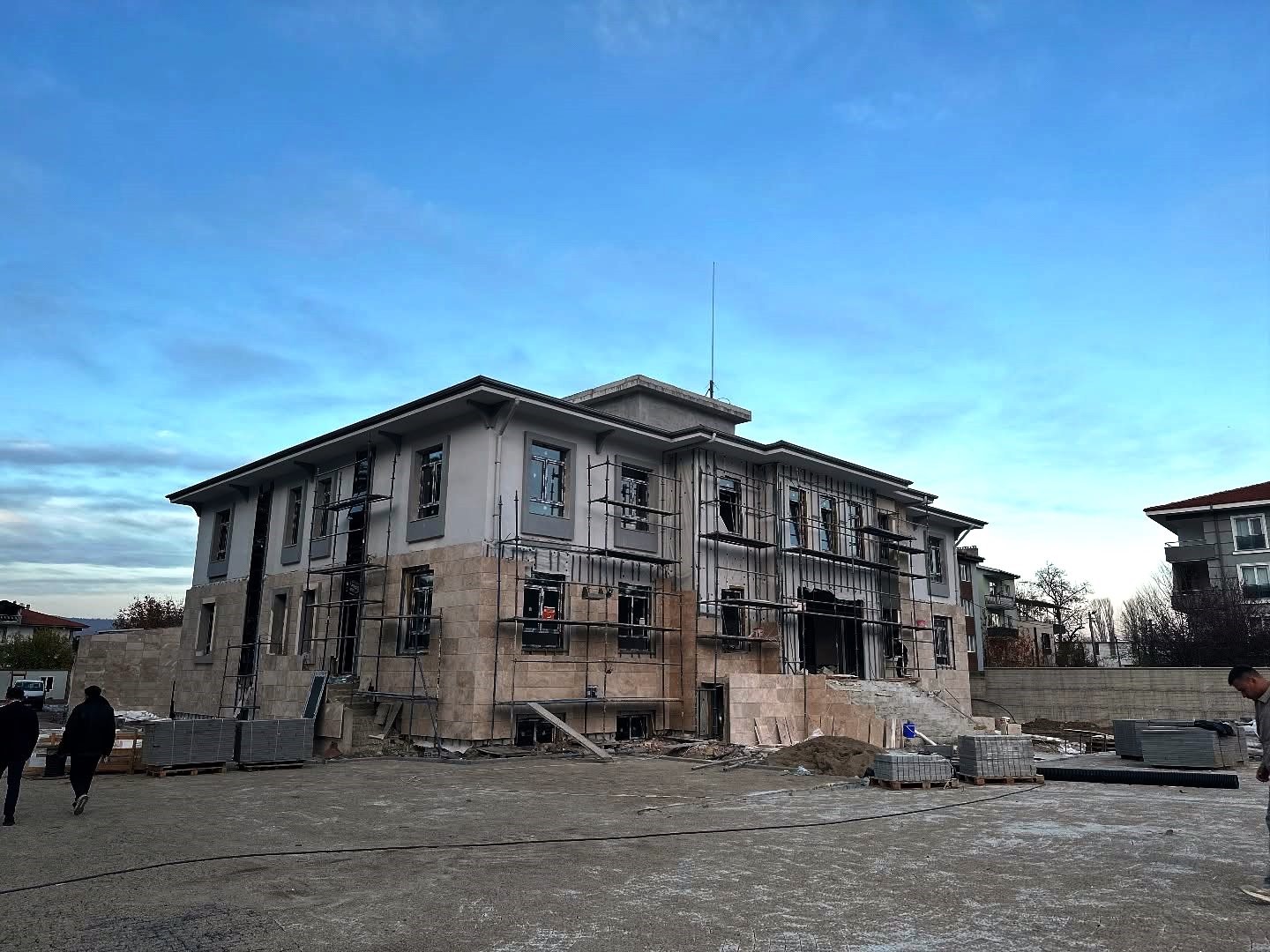 Simav İlçe Jandarma Komutanlığı hizmet binasında sona yaklaşıldı
