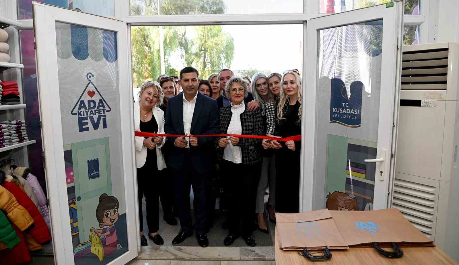 Kuşadası’nda ’Ada Kıyafet Evi’ açıldı
