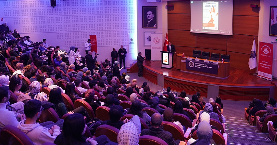 ETÜ paydaşlığında ‘Kadına yönelik şiddetin izleri’ paneli düzenlendi
