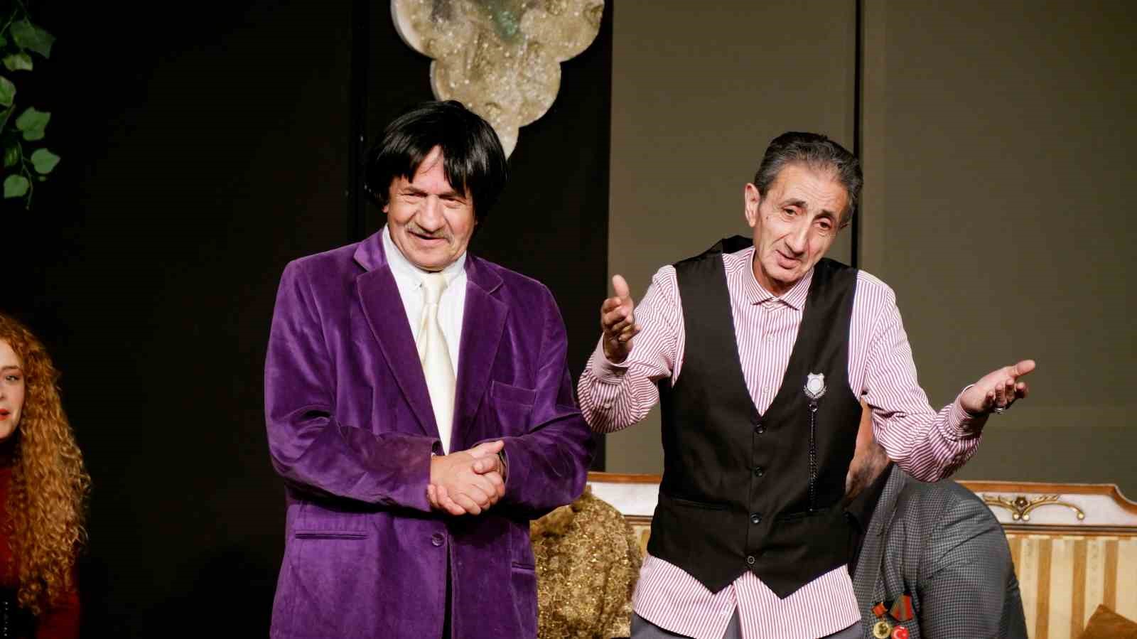 Kılıbık Hayrullah sahne aldı
